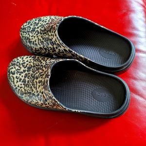 Oofos women's size 12/men's size 10 clogs